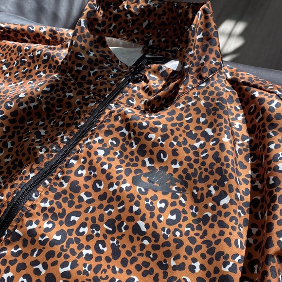 Women’s Nike Crop Animal Print Splash Jacket - Picture 3 of 3